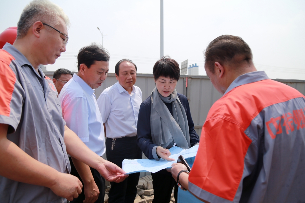 焦作公司焦作市副市长闫小杏莅临焦作公司施工现场慰问